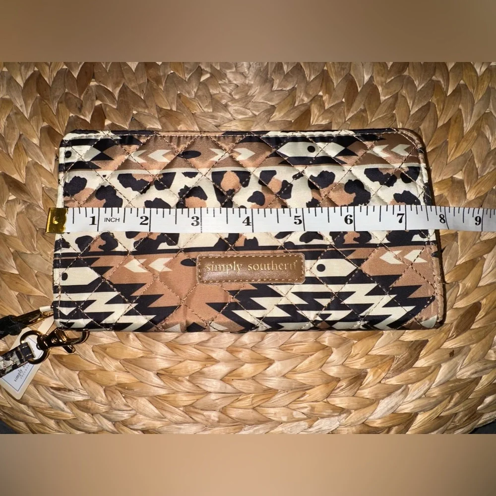 NWT Simply Southern Quilted Phone Wallet in Aztec Print